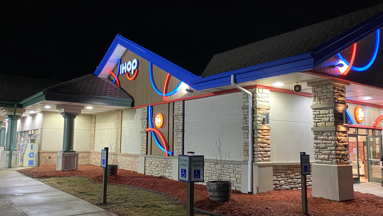 Exterior of an IHOP restaurant design.